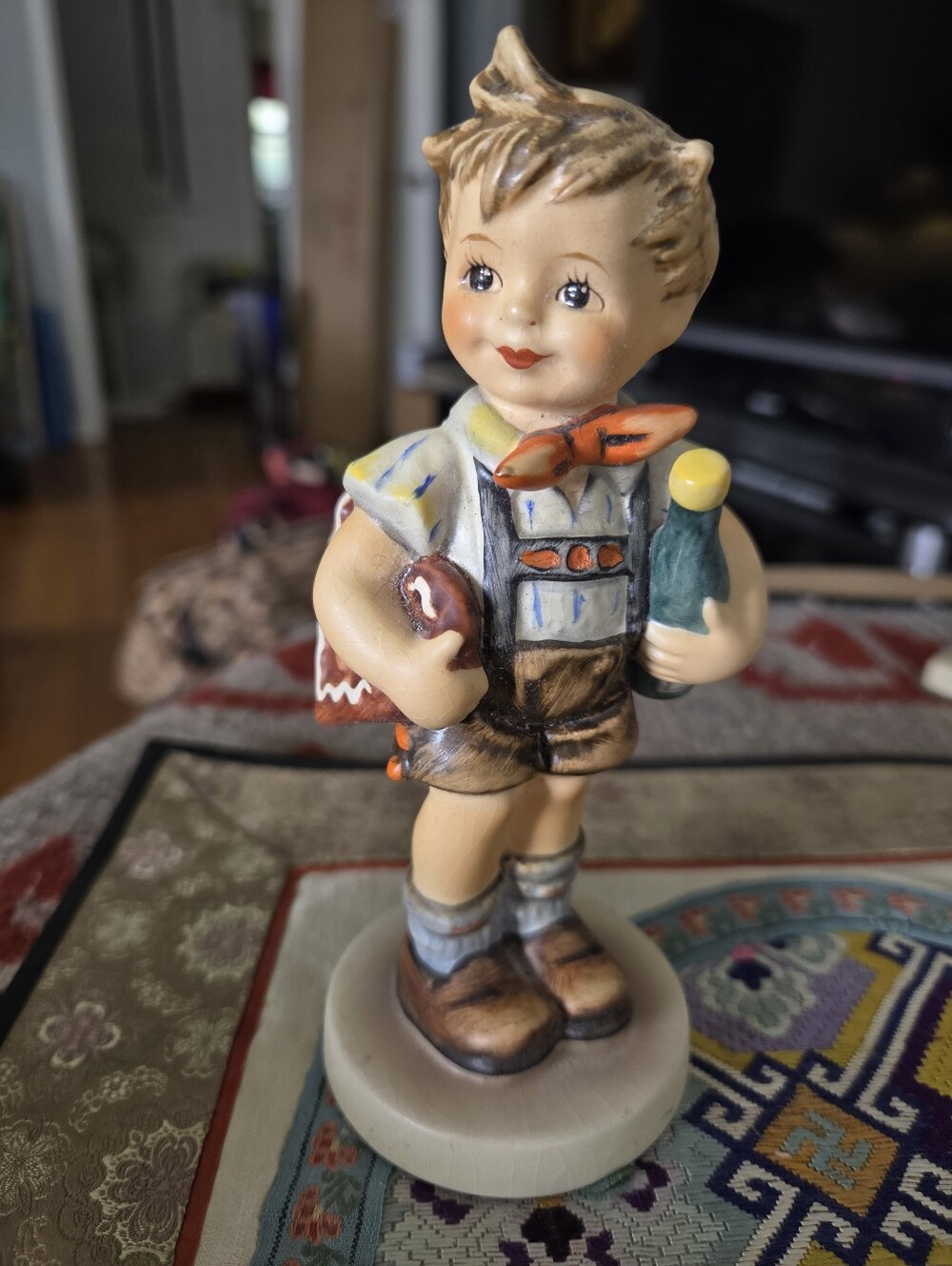 Hummel exclusive edition figurine - Valentine Joy 1979